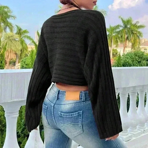 Black Casual Women's Solid Color Short Batwing Sleeve Sweater - Picture 2 of 7